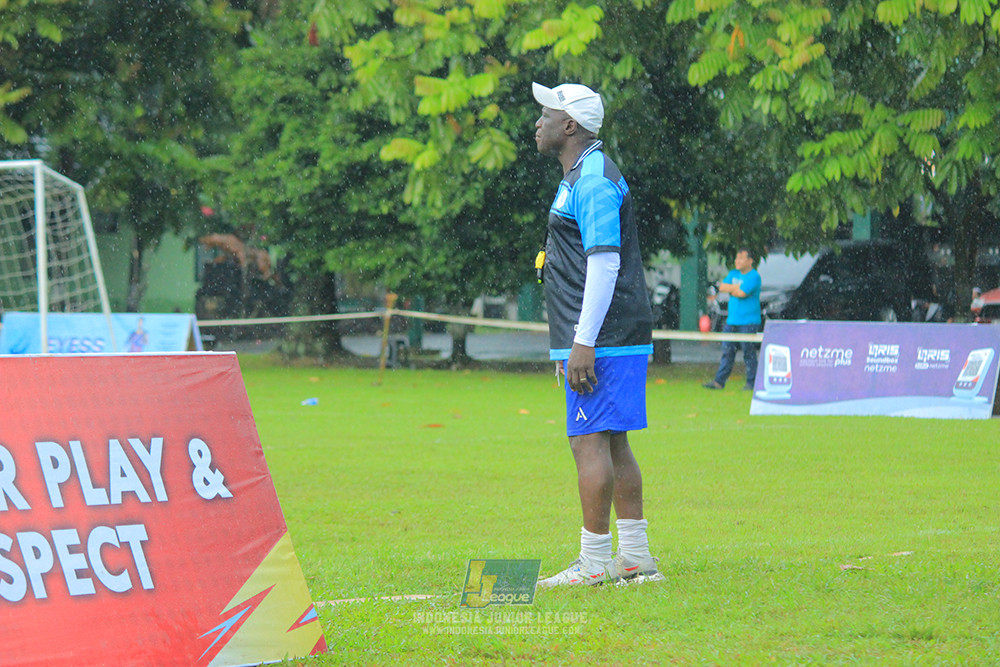 ijl u11 110126 proball football vs fifa farmel