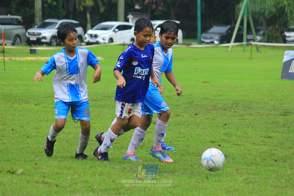 ijl u11 110126 proball football vs fifa farmel