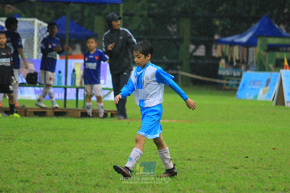 ijl u11 110126 proball football vs fifa farmel