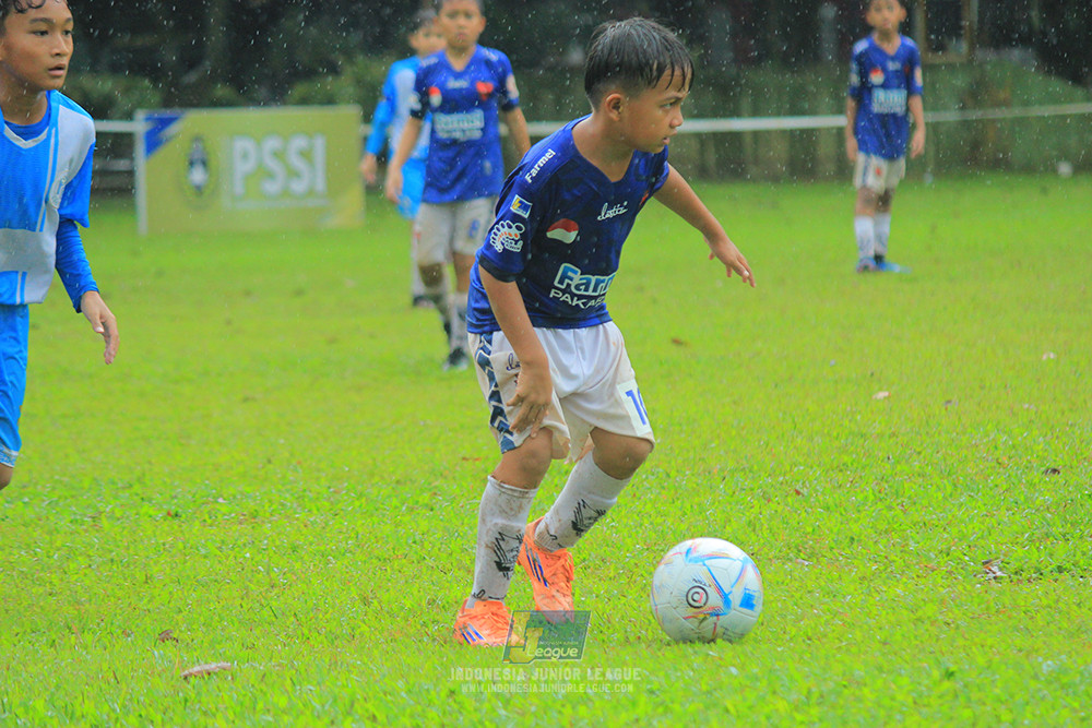 ijl u11 110126 proball football vs fifa farmel