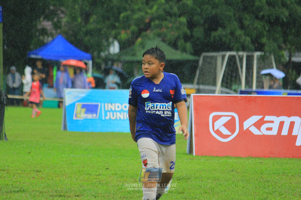 ijl u11 110126 proball football vs fifa farmel