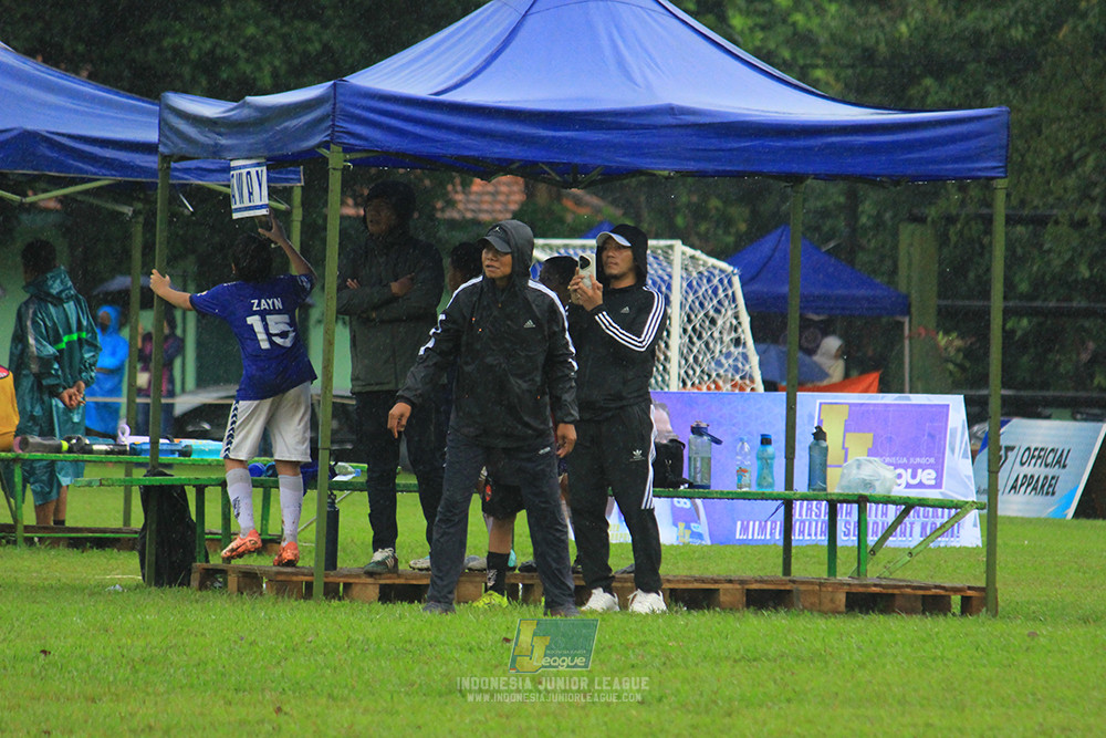 ijl u11 110126 proball football vs fifa farmel