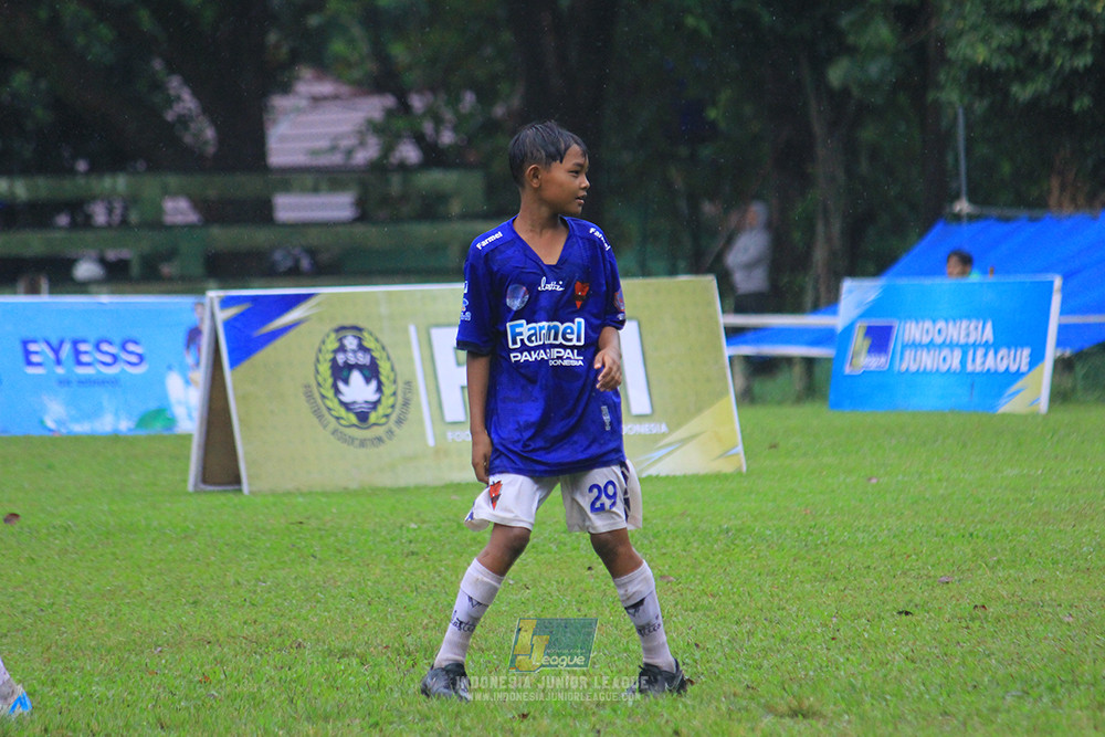 ijl u11 110126 proball football vs fifa farmel