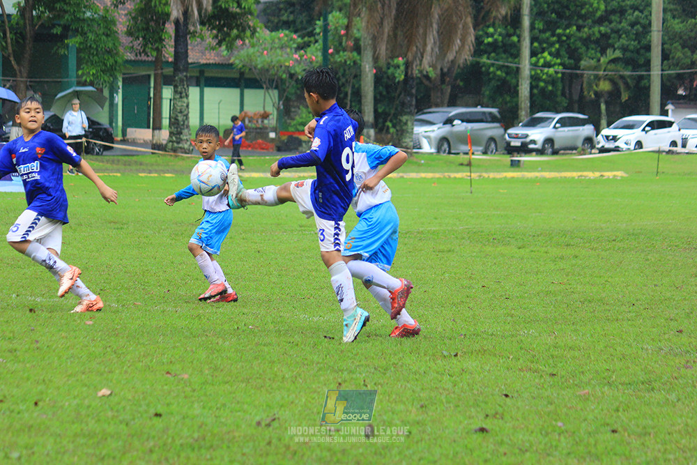 ijl u11 110126 proball football vs fifa farmel