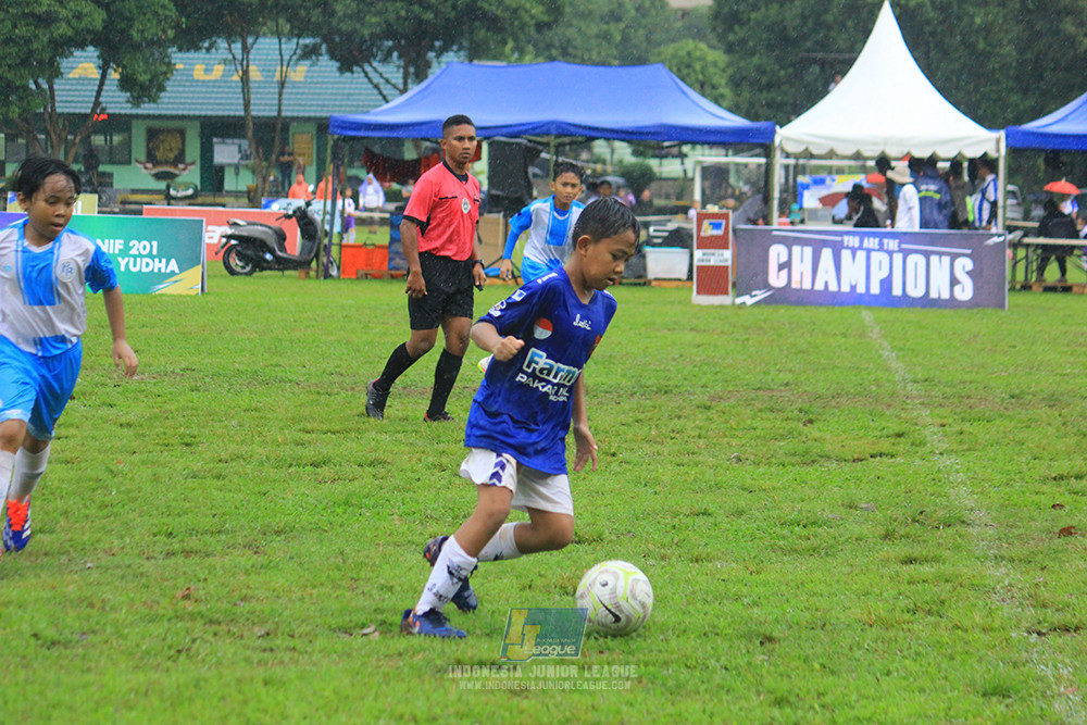 ijl u11 110126 proball football vs fifa farmel