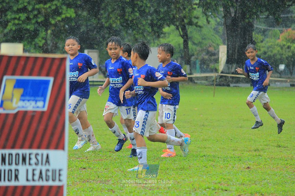 ijl u11 110126 proball football vs fifa farmel