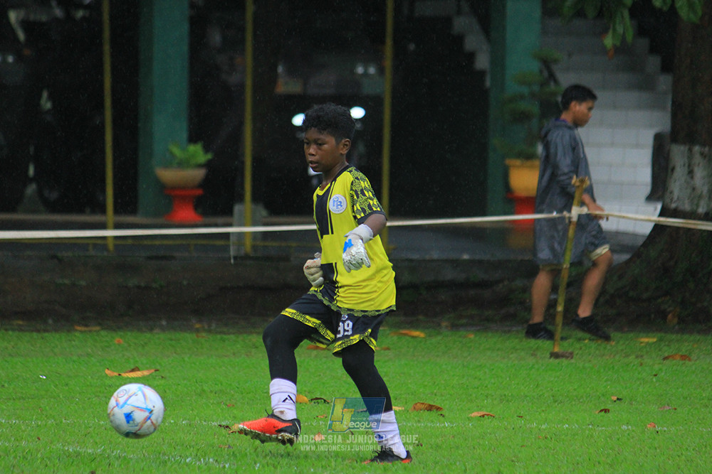 ijl u11 110126 proball football vs fifa farmel