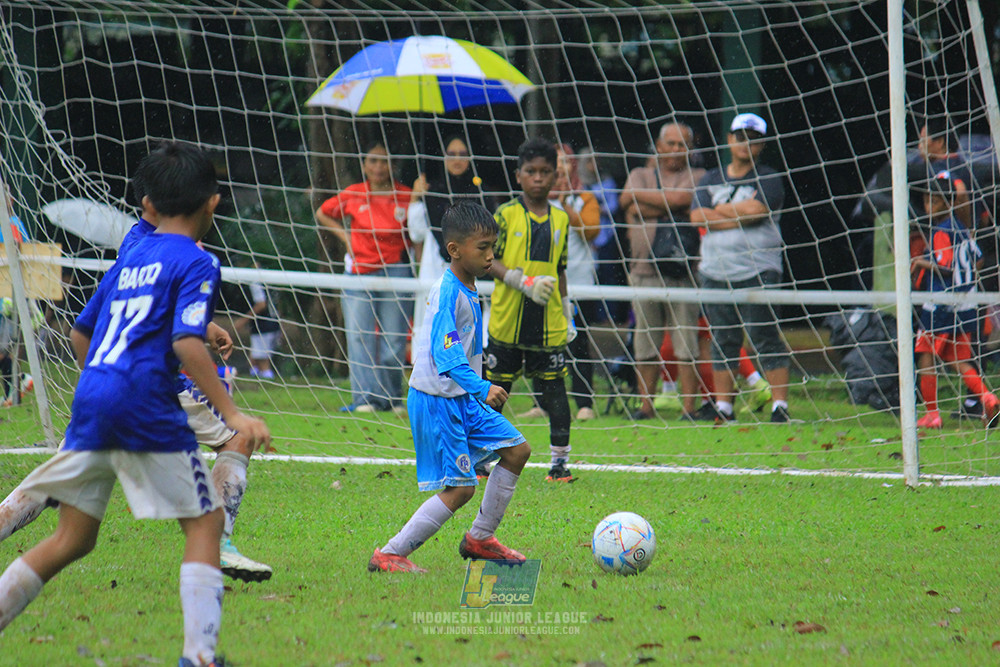 ijl u11 110126 proball football vs fifa farmel