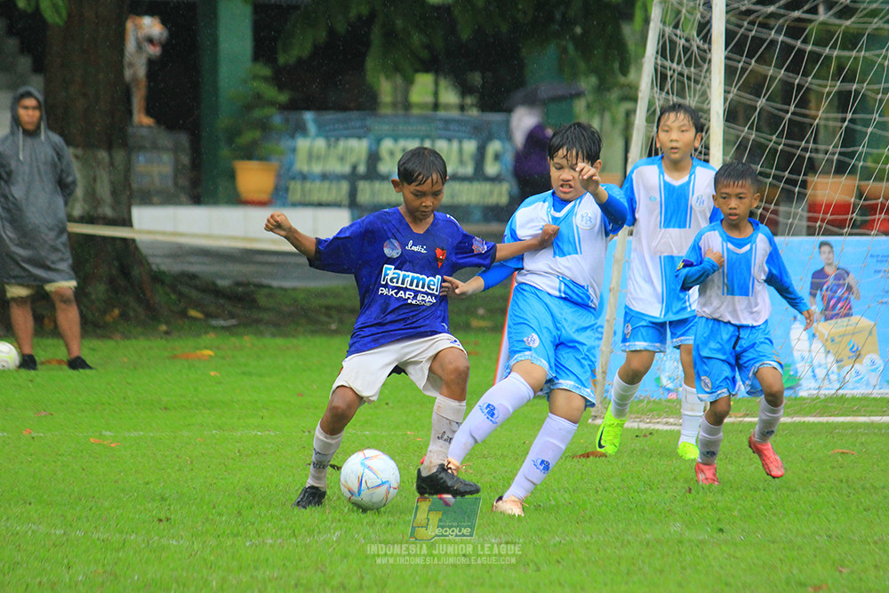 ijl u11 110126 proball football vs fifa farmel