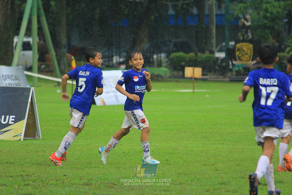 ijl u11 110126 proball football vs fifa farmel