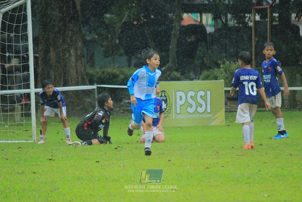 ijl u11 110126 proball football vs fifa farmel