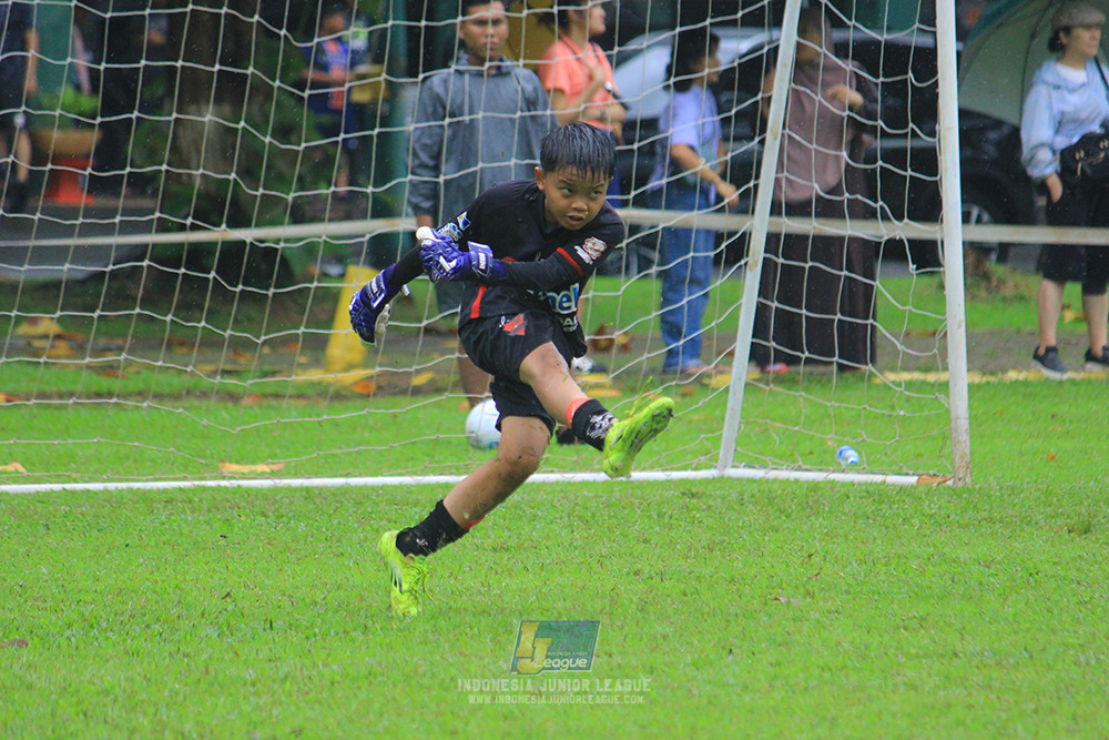 ijl u11 110126 proball football vs fifa farmel