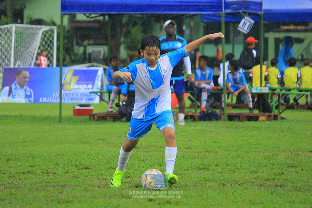 ijl u11 110126 proball football vs fifa farmel