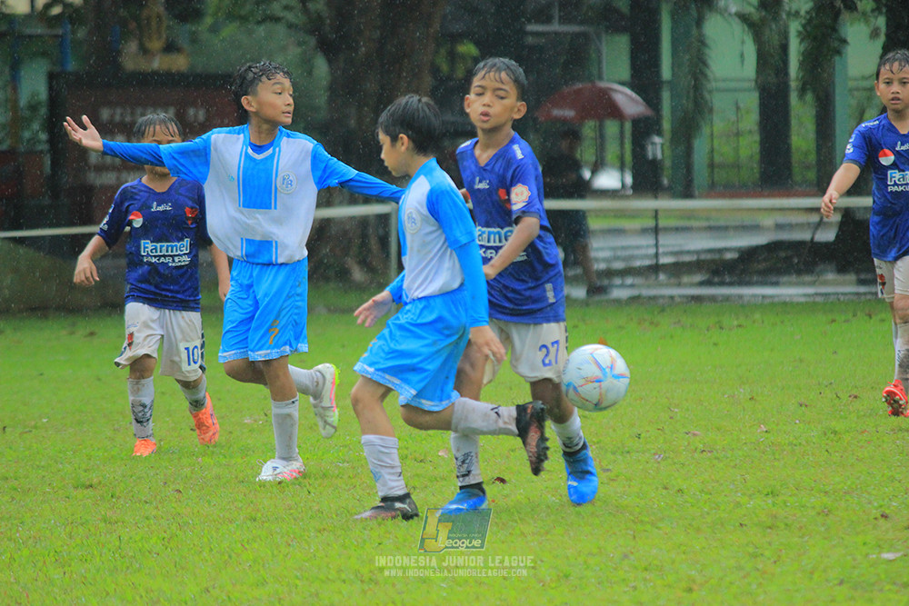 ijl u11 110126 proball football vs fifa farmel