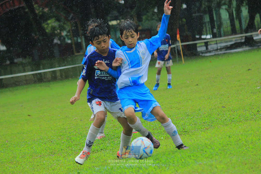 ijl u11 110126 proball football vs fifa farmel