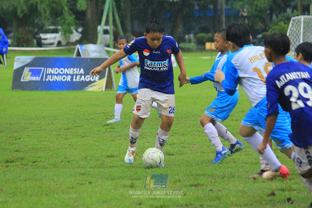 ijl u11 110126 proball football vs fifa farmel