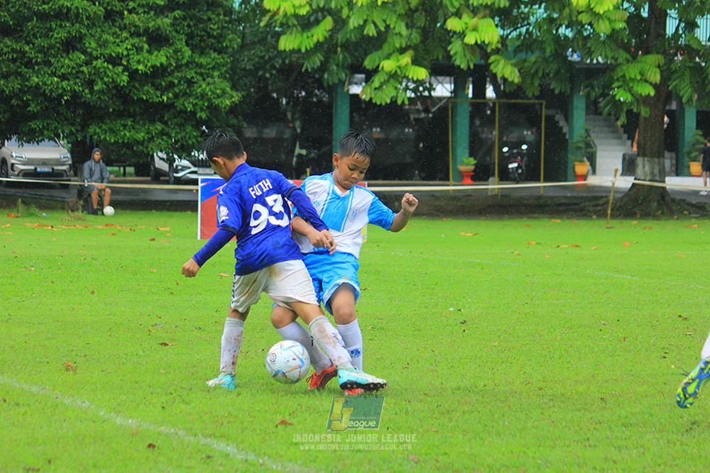 ijl u11 110126 proball football vs fifa farmel