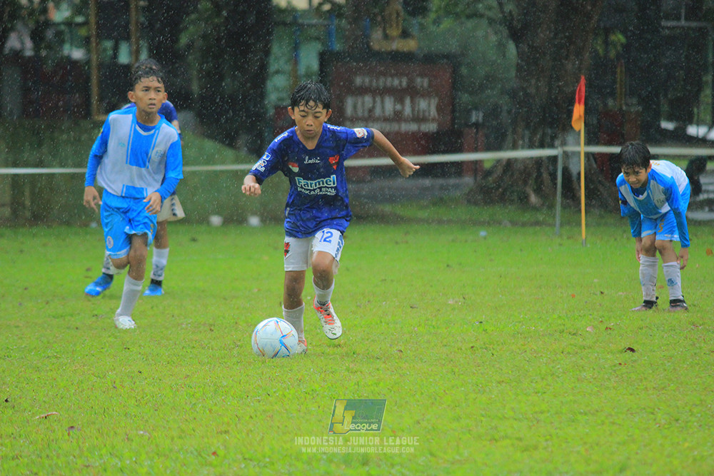 ijl u11 110126 proball football vs fifa farmel