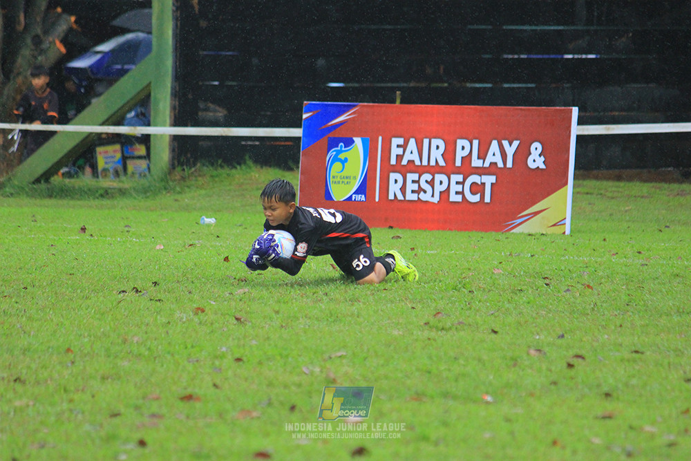 ijl u11 110126 proball football vs fifa farmel