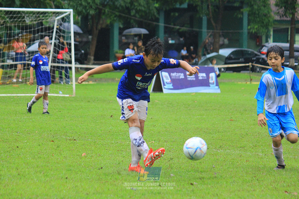 ijl u11 110126 proball football vs fifa farmel