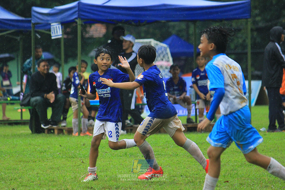 ijl u11 110126 proball football vs fifa farmel