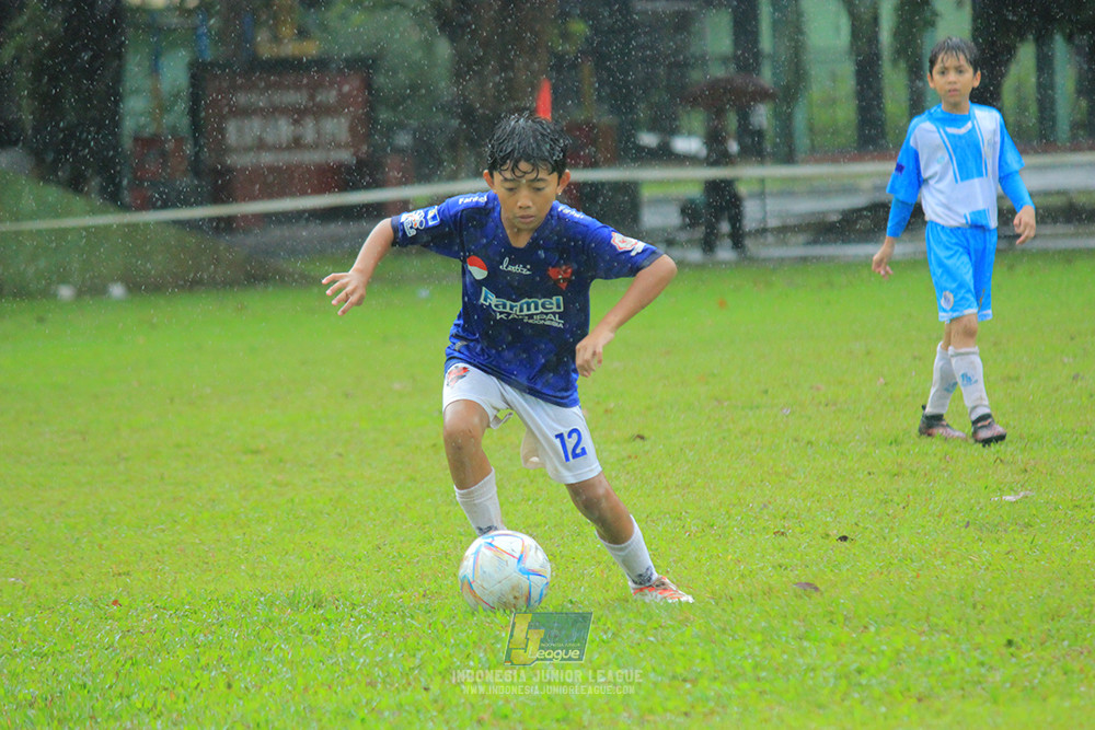 ijl u11 110126 proball football vs fifa farmel