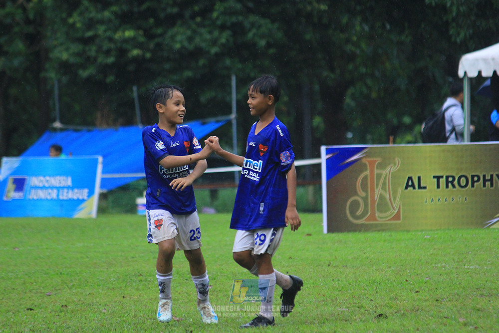 ijl u11 110126 proball football vs fifa farmel