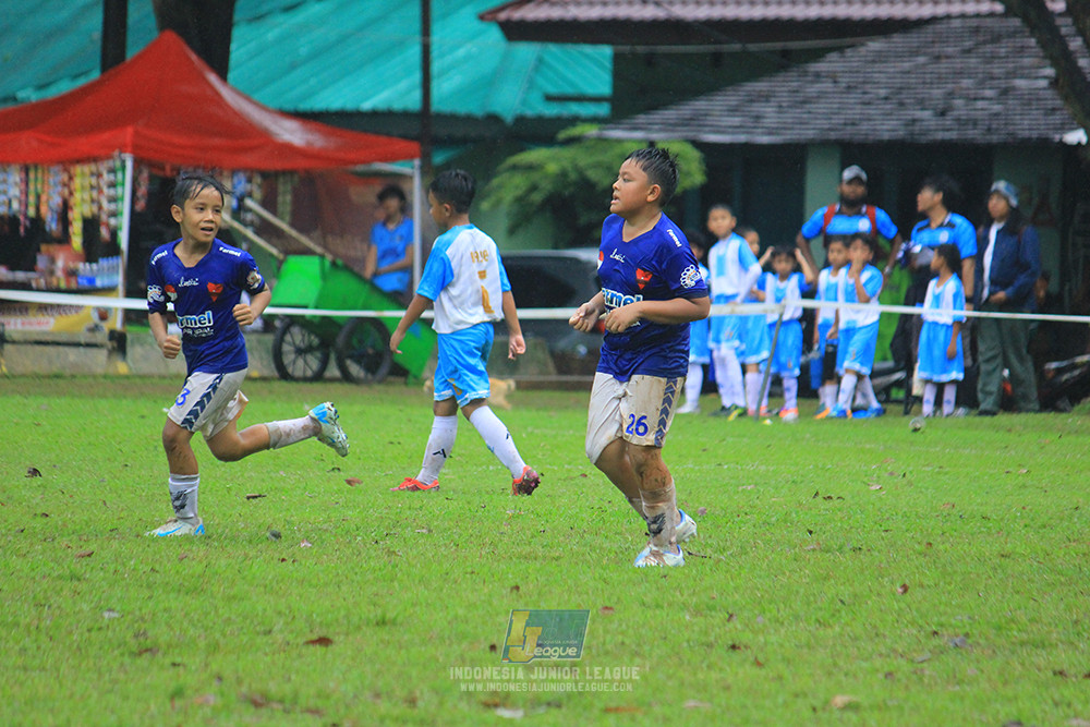 ijl u11 110126 proball football vs fifa farmel