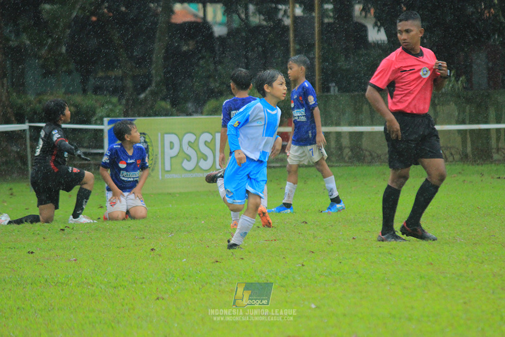 ijl u11 110126 proball football vs fifa farmel