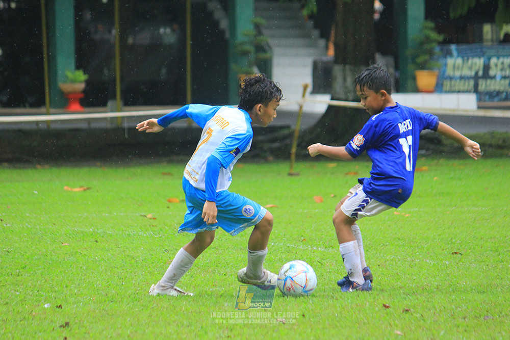 ijl u11 110126 proball football vs fifa farmel