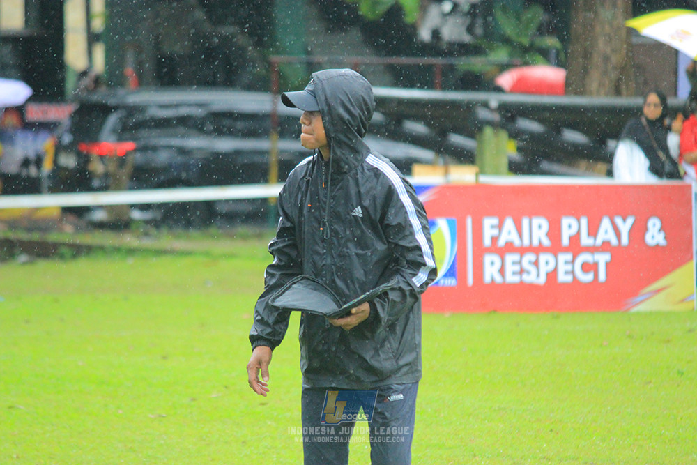 ijl u11 110126 proball football vs fifa farmel