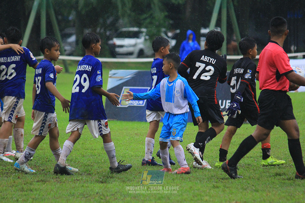 ijl u11 110126 proball football vs fifa farmel