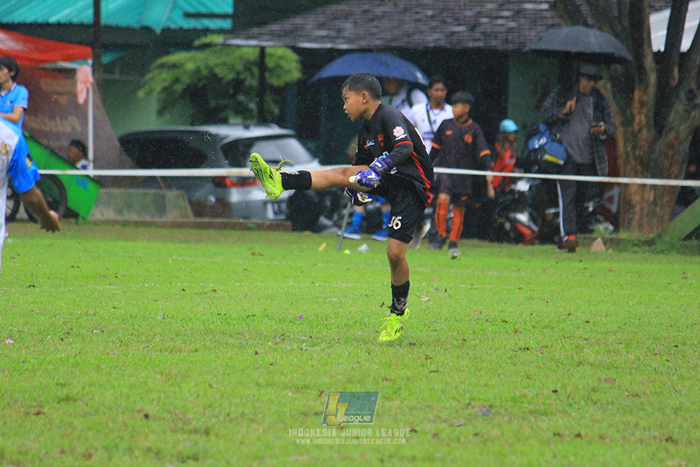 ijl u11 110126 proball football vs fifa farmel