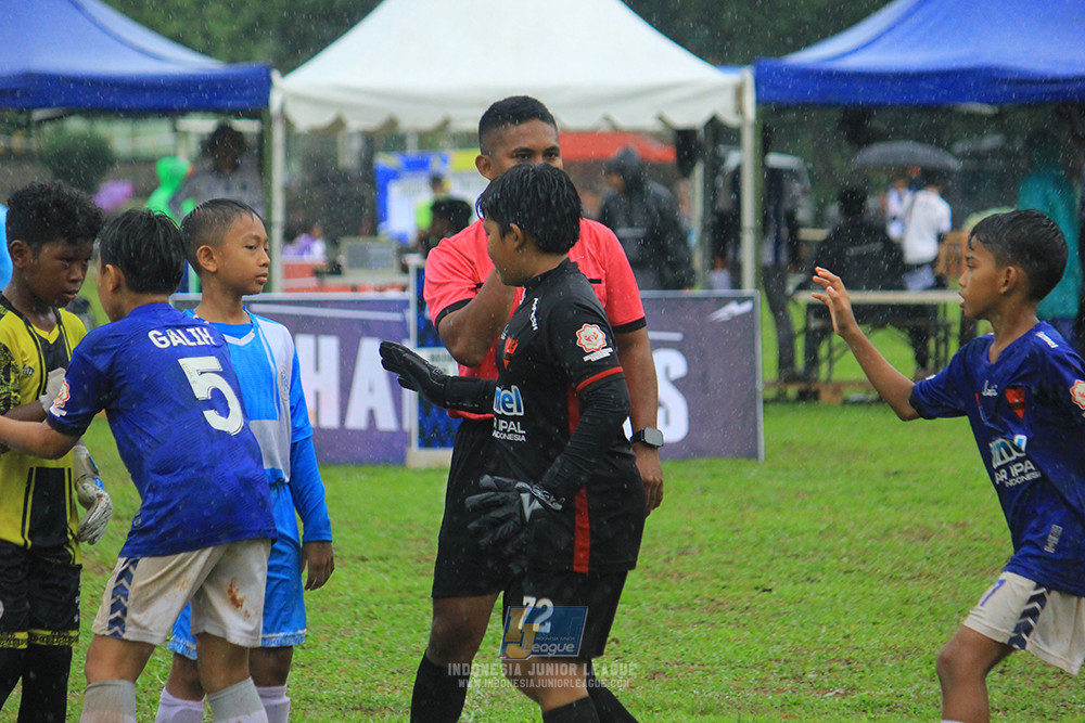 ijl u11 110126 proball football vs fifa farmel