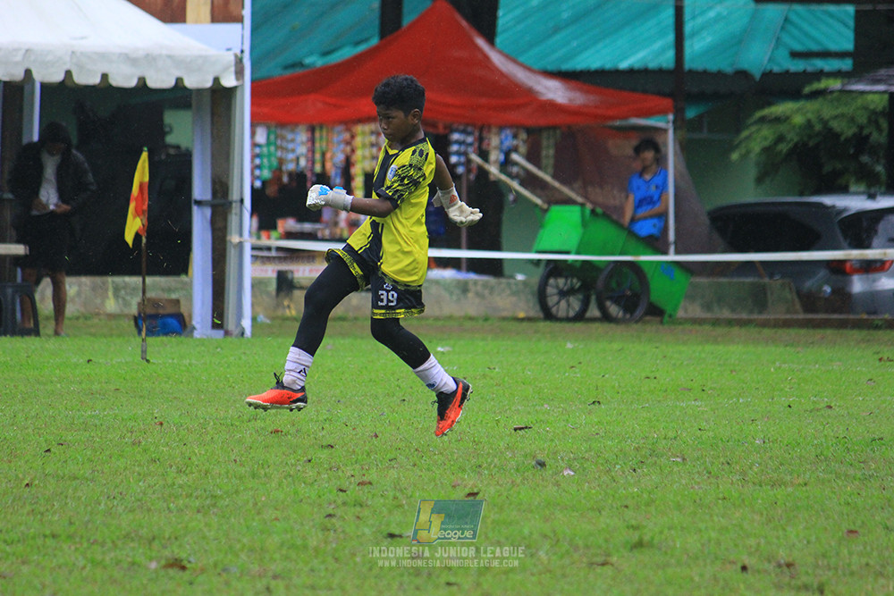 ijl u11 110126 proball football vs fifa farmel