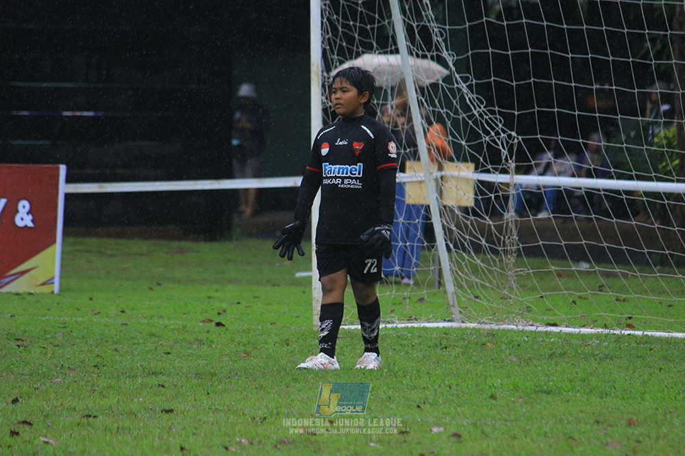 ijl u11 110126 proball football vs fifa farmel