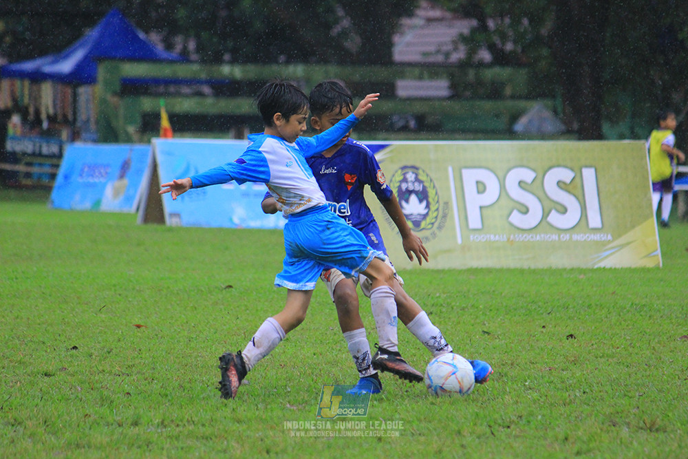 ijl u11 110126 proball football vs fifa farmel