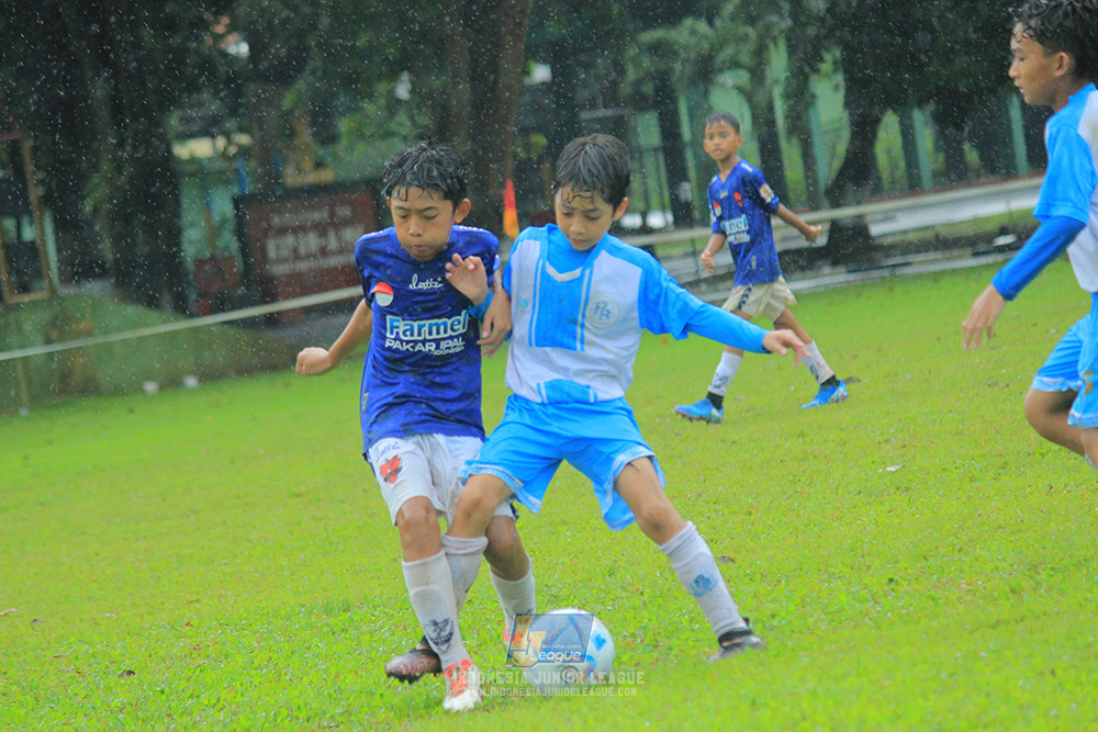 ijl u11 110126 proball football vs fifa farmel