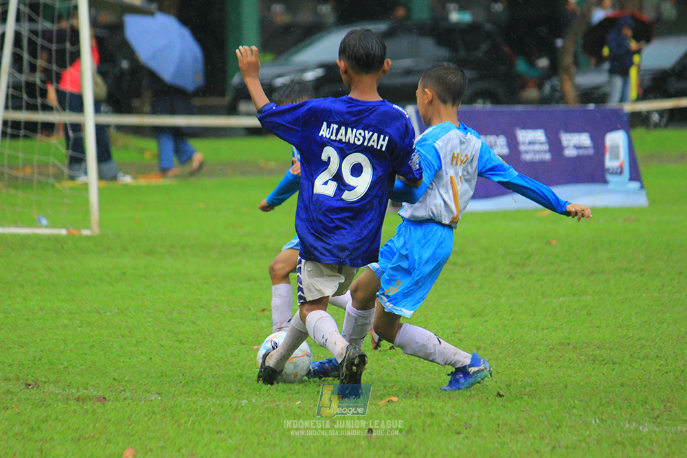 ijl u11 110126 proball football vs fifa farmel