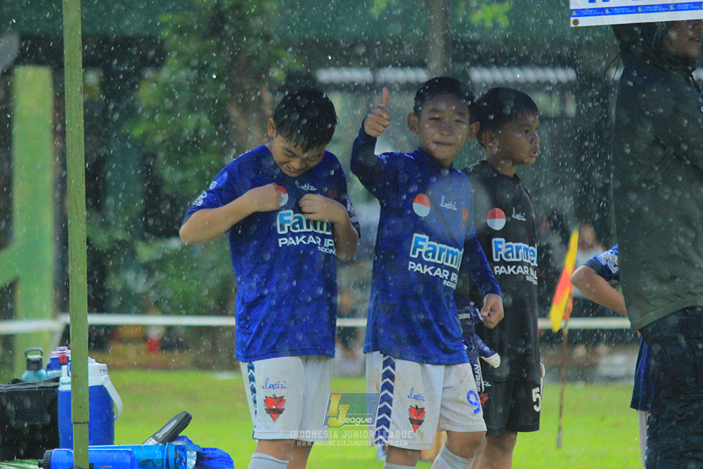 ijl u11 110126 proball football vs fifa farmel