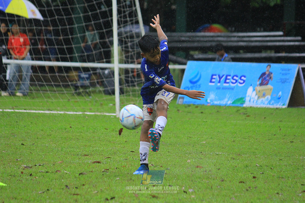 ijl u11 110126 proball football vs fifa farmel