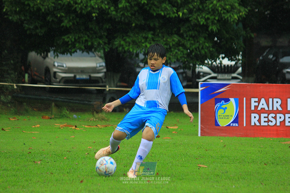 ijl u11 110126 proball football vs fifa farmel