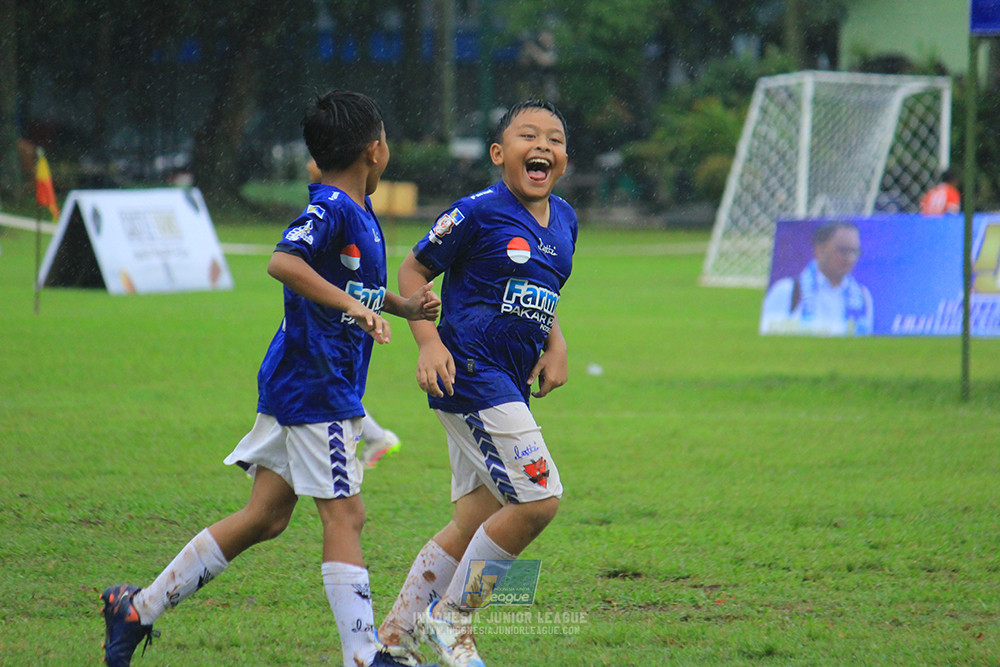 ijl u11 110126 proball football vs fifa farmel