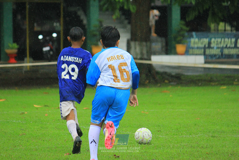 ijl u11 110126 proball football vs fifa farmel