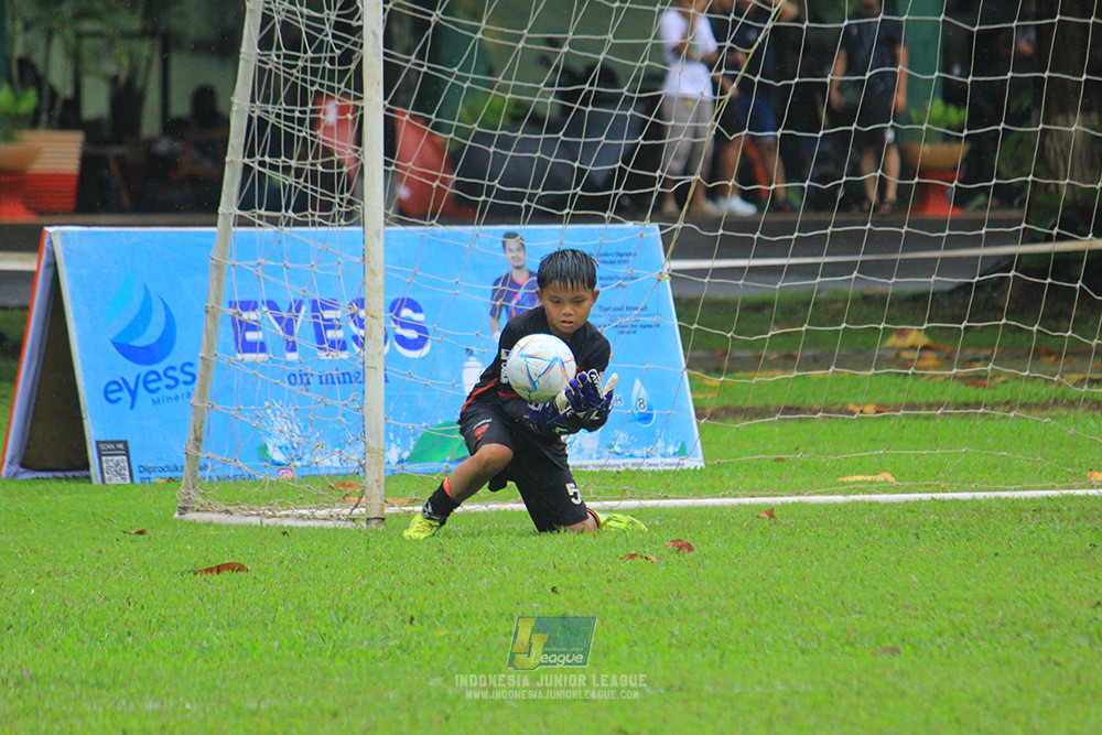 ijl u11 110126 proball football vs fifa farmel