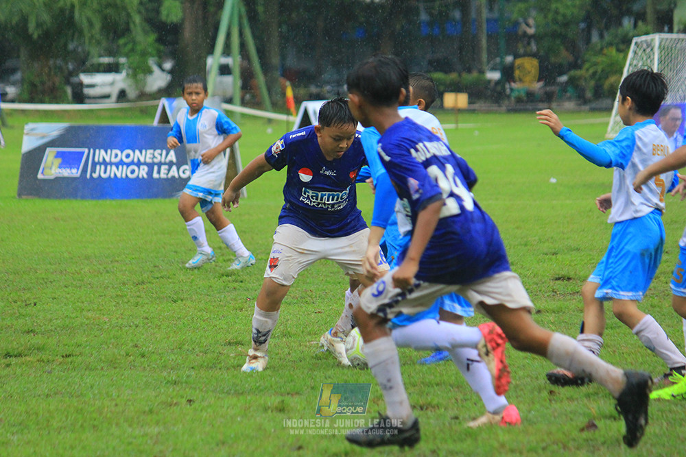 ijl u11 110126 proball football vs fifa farmel