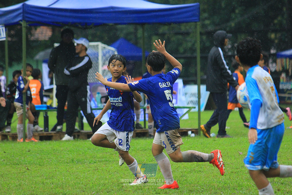 ijl u11 110126 proball football vs fifa farmel