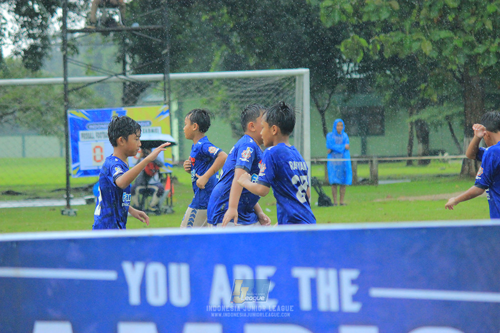 ijl u11 110126 proball football vs fifa farmel