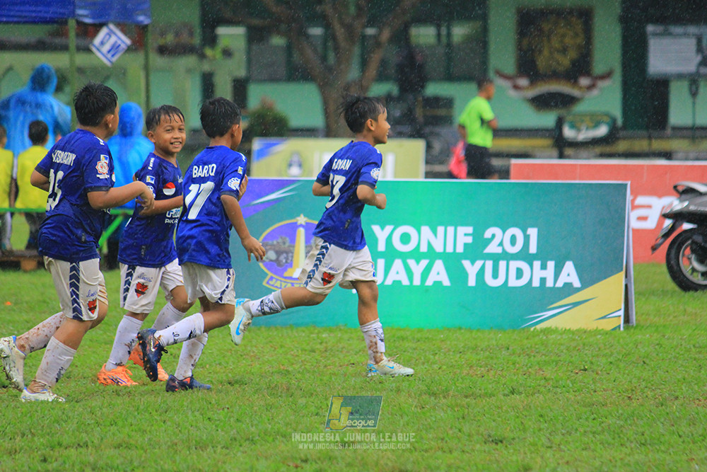 ijl u11 110126 proball football vs fifa farmel