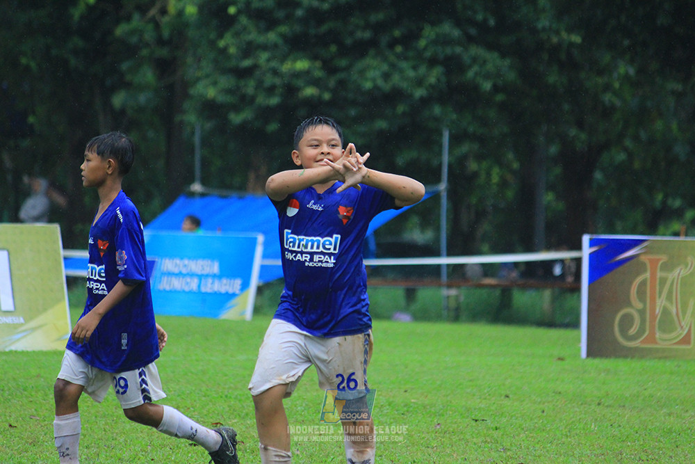 ijl u11 110126 proball football vs fifa farmel